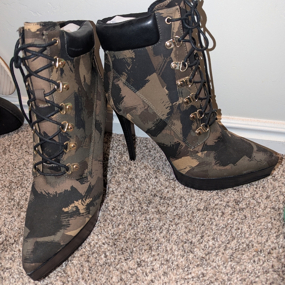 Lace-Up camo heeled booties